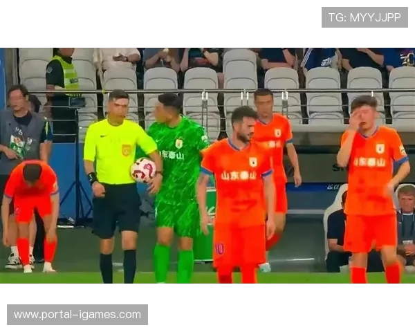 球迷质疑联赛公正申花多次获争议判罚引热议 球迷质疑联赛公正申花多次获争议判罚引热议